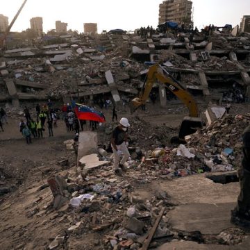 01f5ba9b-9586-42c2-bf08-57ab95866d08 Hommages et tensions après les séismes dévastateurs au Venezuela