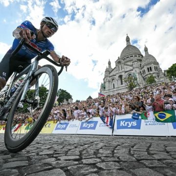 0247dd7a-bd22-4aa6-bcf3-9ea9d42a6ee7 La victoire éclatante de Mathieu van der Poel sur la dernière étape du Tour de France