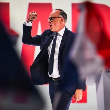 0322eda1-8969-4765-83d6-5f59671981ff Edouard Philippe en campagne présidentielle : rassemblement à l’Adidas Arena