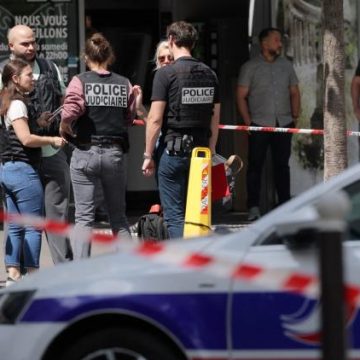 0fb46e4c-7e68-47ef-8caf-899f77eb3ccf Un homme arrêté après une attaque à Paris