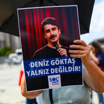 L&rsquo;arrestation du comédien Deniz Göktas interroge l&rsquo;avenir du stand-up en Turquie