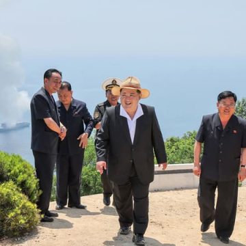 173de638-ec9f-4ad3-9ffd-6cf666e41280 Kim Jong-un supervise un essai naval du Kang Kon