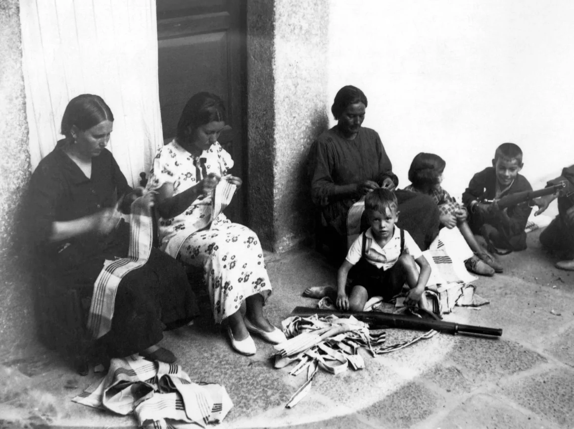 1c207a34-616c-4240-bda8-76d4393f4ecb Comprendre les Enjeux et Conséquences de la Guerre d’Espagne