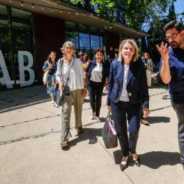 1d4fb958-d308-44c3-87fb-517d43be820f Festival d’Avignon : Annonce de Réductions Budgétaires dans le Spectacle Vivant
