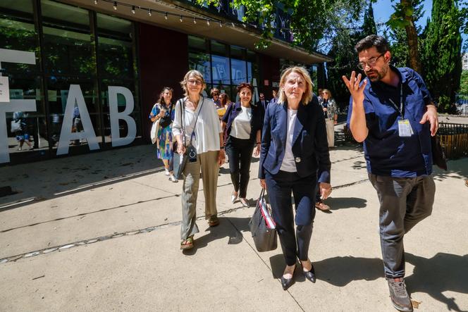1d4fb958-d308-44c3-87fb-517d43be820f Festival d’Avignon : Annonce de Réductions Budgétaires dans le Spectacle Vivant