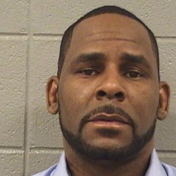 203047d6-3356-4bc6-9800-a449e9ca4d00 R. Kelly sollicite une commutation de sa peine