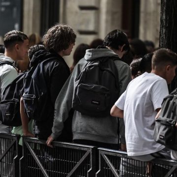 2a8048d0-7663-483a-bbfe-698d9feac761 Interdiction des Réseaux Sociaux aux Moins de 15 ans : Débats et Contextes