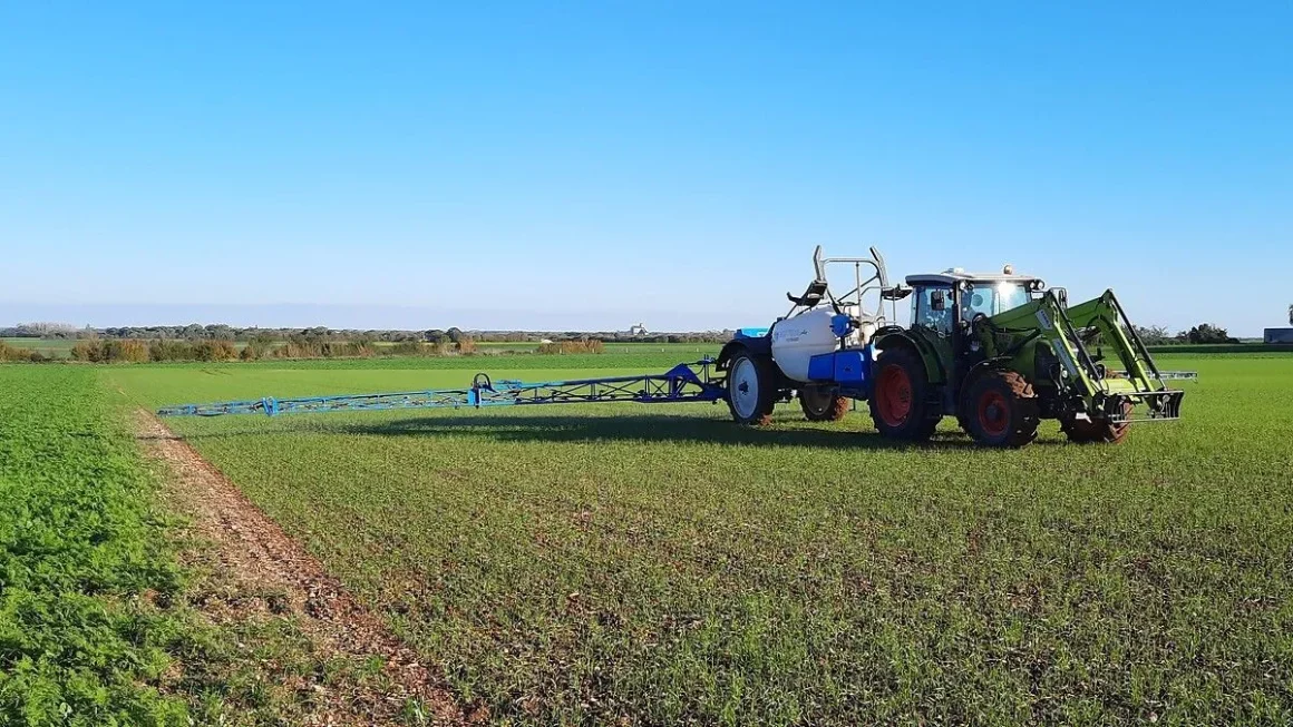 39ff6047-e128-4fd2-8e9a-4e5cab5b9126 Adoption du projet de loi d’urgence agricole avec réintroduction controversée de l’acétamipride