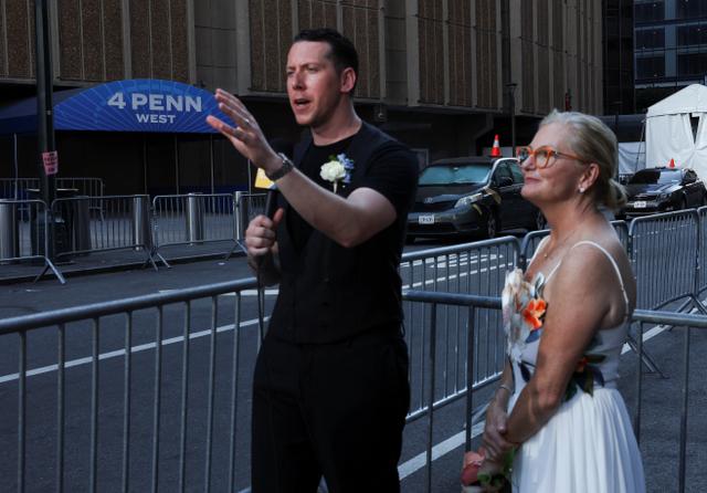 3a40822e-65d7-468c-a72a-1e4ddc461a20 Un mariage médiatique : Taylor Swift et Travis Kelce à New York