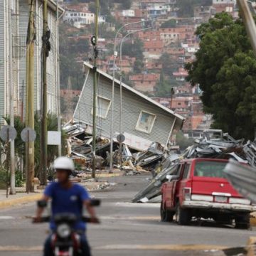 3ad2aa56-6a2f-4bab-9cf4-68b95d01050e Séismes au Venezuela: Retrait des équipes de secours étrangères et efforts pour rouvrir l’aéroport