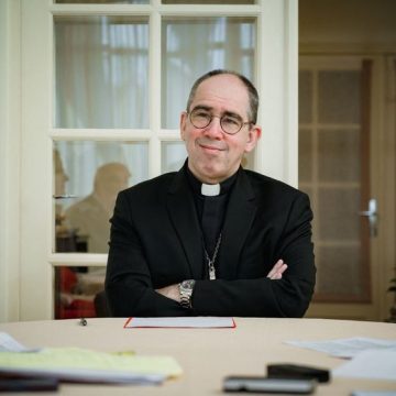 FRANCE-PORTRAIT-BISHOP-MATTHIEU-ROUGE-NANTERRE-DEBATE Réactions et implications de la légalisation du suicide assisté