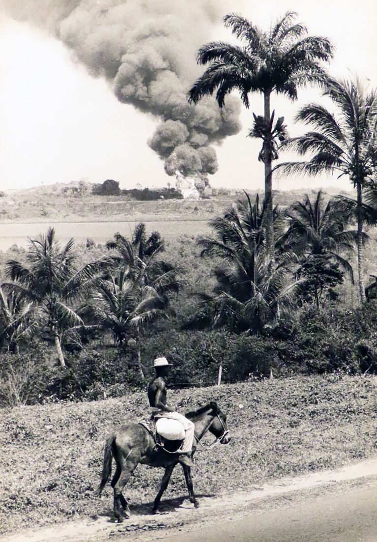 Deffare TroellerRessources naturelles puit de petrole Bahia_Brasilien_1961 La 57ème édition des Rencontres d’Arles : Une exploration du monde à travers la photographie
