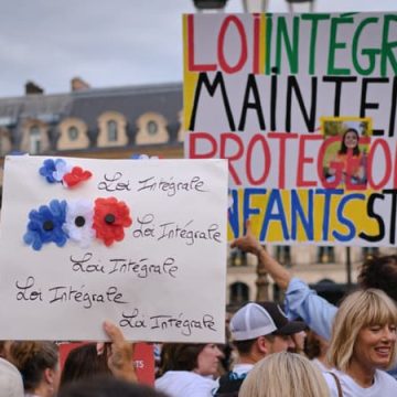 Manifestations et appel à une législation plus stricte contre les violences sur les enfants après l&rsquo;affaire Lyhanna