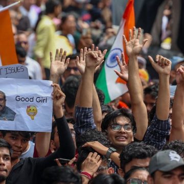 Supporters of CJP celebrate the resignation of Education Minister in Mumbai Démission du Ministre de l’Éducation Indien après des Manifestations