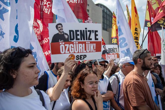 52ecf97a-9e6b-44aa-b86e-68a301fd9684 L’humoriste Deniz Göktas interpellé en Turquie
