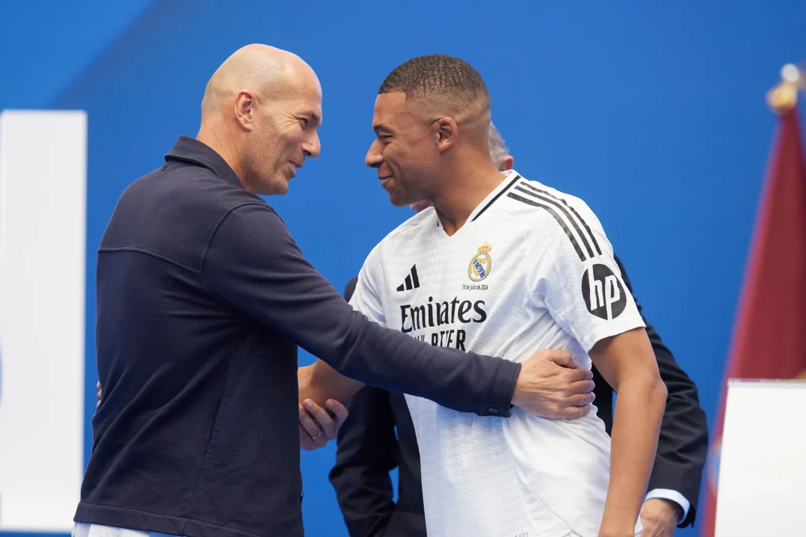 Zinedine Zidane nommé sélectionneur de l&rsquo;équipe de France
