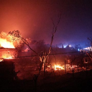 FRANCE-WILDFIRE-ENVIRONMENT Un incendie menaçant à Cotignac épargne de justesse les sanctuaires