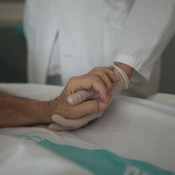 5bcdb7e8-9471-4a84-a354-9cc476c3019c L’adoption en France du droit à l’aide à mourir : Enjeux et modalités