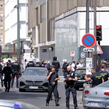 5d1d262b-f523-456c-81e5-eb7aac0b1b55 Attaque au Couteau à Paris : Trois Blessés et un Suspect Arrêté