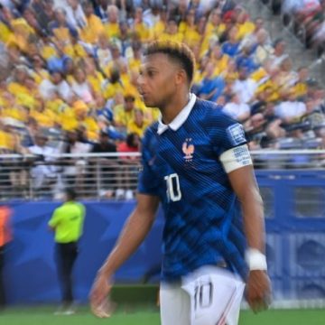 Les Bleus : Une nouvelle œuvre d&rsquo;art sur le terrain