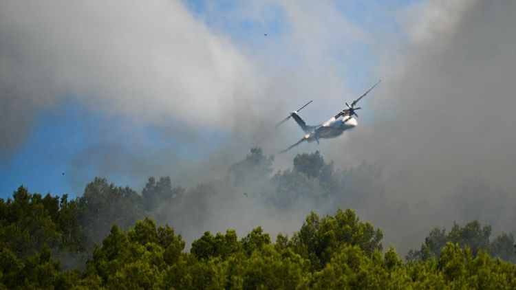 67fbb2de-125f-41c1-841b-7f75dc158592 Incendies précoces dans le sud de la France: Préoccupation du gouvernement et appels à la vigilance