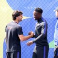 La suspension du carton rouge de Balogun à la Coupe du Monde suscite des réactions variées
