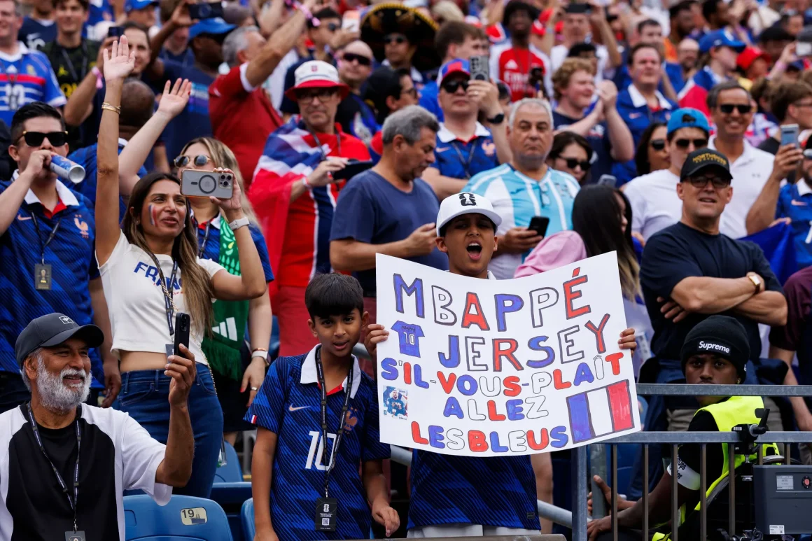 6eec29fe-f487-4f95-b1f2-9704722b1ab7 L’attente des supporters pour France-Paraguay
