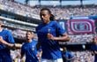 Menaces et Retraites : Retour sur les Défis et Départs dans le Monde du Football