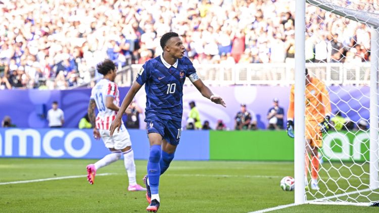 848e7611-54dc-44f2-88b5-676dd2760bf6 La France remporte son match contre le Paraguay : des tensions sur les réseaux sociaux