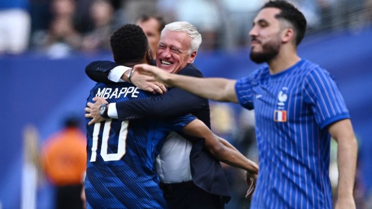 8b2b21f8-5187-4c79-8fde-5f844143e97a La solidarité de Kylian Mbappé envers Didier Deschamps