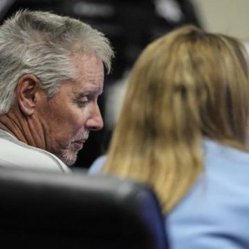 8dd382d6-caf9-4ed2-a2b0-39158f4de509 Un père condamné pour meurtre après une tuerie scolaire