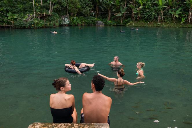 8e8d265a-20fd-47fd-97e7-4dba34cd89dc Décès de touristes au Laos : Enquête sur l’alcool frelaté