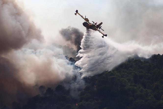 95b9fff4-7b24-4857-af01-c1eed67e36cf Intensité et impact des incendies de juillet sur les moyens aériens
