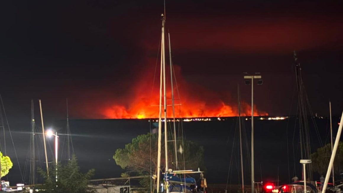95f66ab9-4b29-4ead-b678-11ec04610a2a Incendies en cours en France et hommage aux pompiers