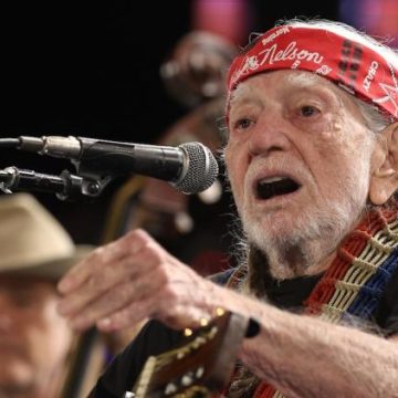 Willie Nelson dénonce la prolifération des centres de données