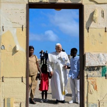Pope Leo XIV makes pastoral visit to Lampedusa Le Pape Léon XIV à Lampedusa : Un Appel à l’Amour et la Compassion