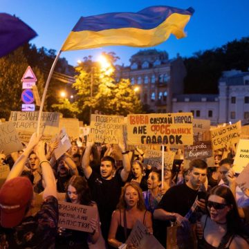 a6d032ff-c822-42f1-8f7d-4df18f54cd89 Ukraine : tensions politiques et escalade militaire