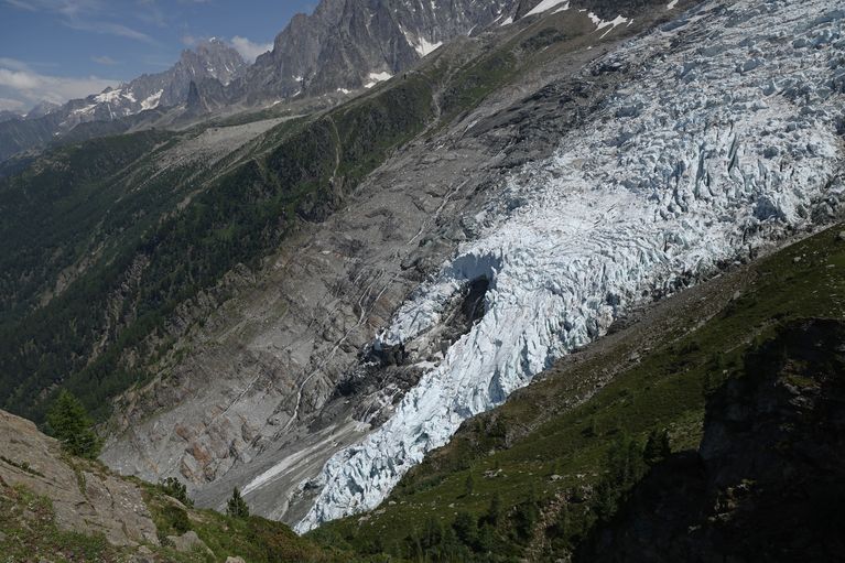 Heat Wave Accelerates Melting Of Europe's Glaciers Les glaciers européens en péril face aux vagues de chaleur