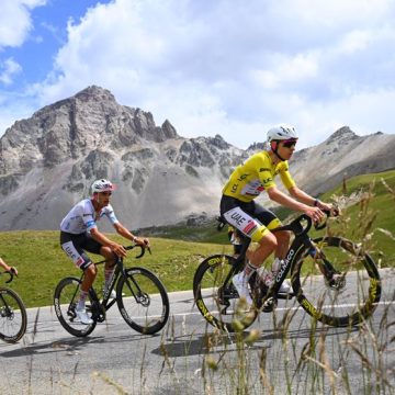 Tadej Pogacar Triomphe pour la Cinquième Fois au Tour de France