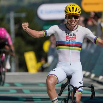 ab1fb2b6-e52c-46c7-b7c1-a53fba0a5075 Tour de France 2026 : Pogacar brille lors de la troisième étape