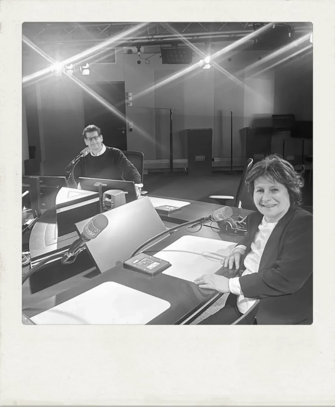 b4c8be9e-cbff-45fa-97a8-57ea6a32f7a0 Marie-Paule Belle : Une Vie Dédiée à la Scène et aux Rencontres Artistiques