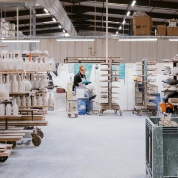b9255973-b2d3-45cd-b92d-da778cc5a35f Un Savoir-Faire Exceptionnel en Céramique à Anneyron