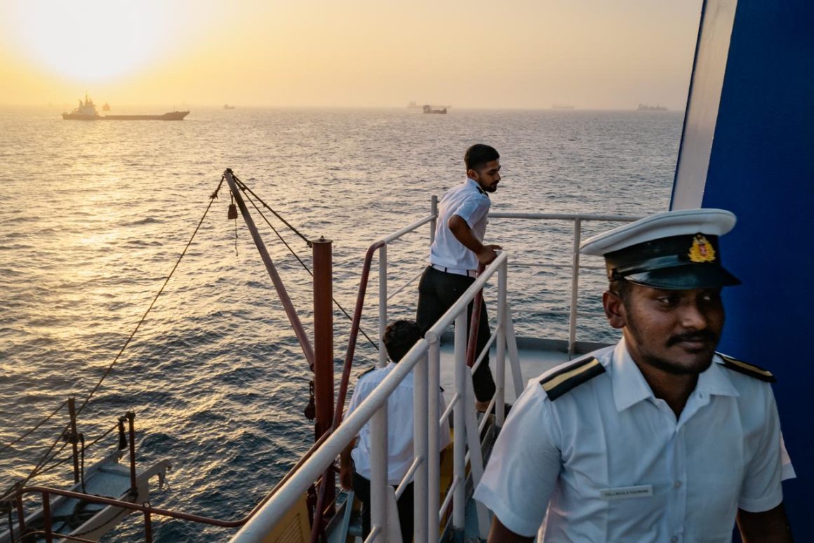 Le Blocage du Détroit d’Ormuz : Une Précarité pour les Marins Indiens
