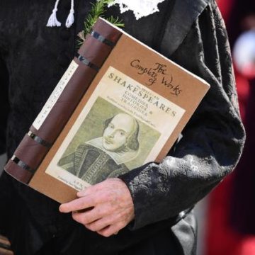 bbfaf197-7ff0-45c4-836e-768fd010355f L’art de la traduction de Shakespeare