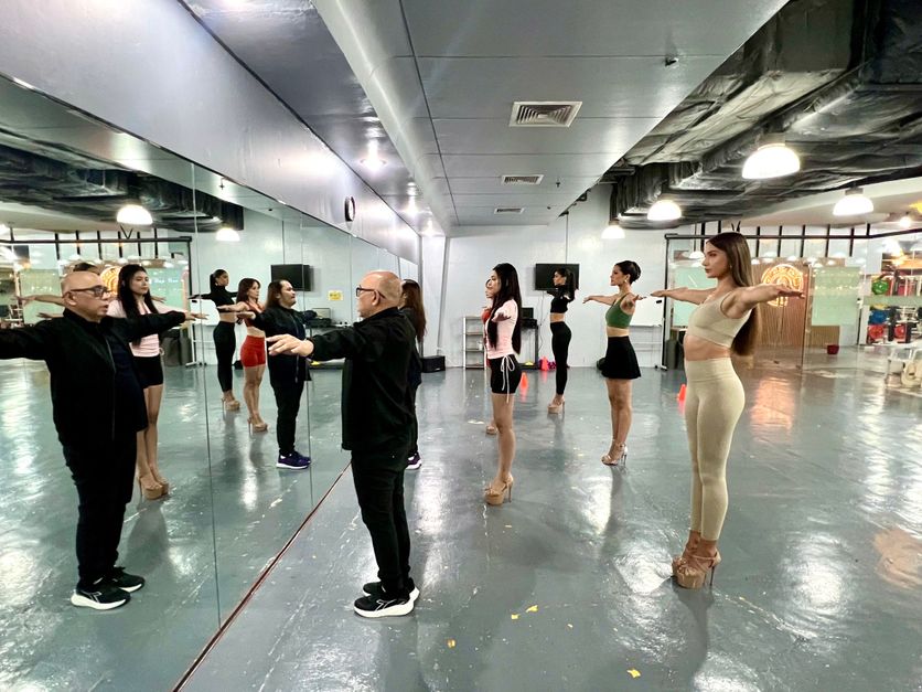 School for beauty queens in the Philippines Les Philippines : Fabrique de Reines de Beauté
