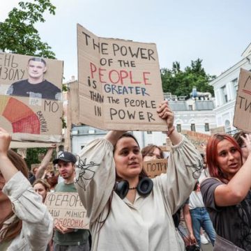 Le Mouvement de Contestation en Ukraine après le Limogeage du Ministre de la Défense