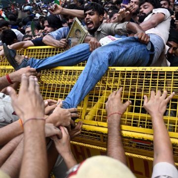 Affrontements à New Delhi entre militants du Parti du peuple des cafards et forces de l&rsquo;ordre