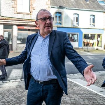 Critiques internes au Rassemblement national en Bretagne