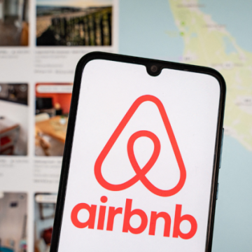 d8257be8-0dff-4a05-ba27-05ed10d206e6 Airbnb et l’Affaire des Taxes de Séjour : Une Controversie Constitutionnelle
