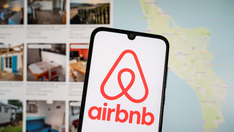 d8257be8-0dff-4a05-ba27-05ed10d206e6 Airbnb et l’Affaire des Taxes de Séjour : Une Controversie Constitutionnelle